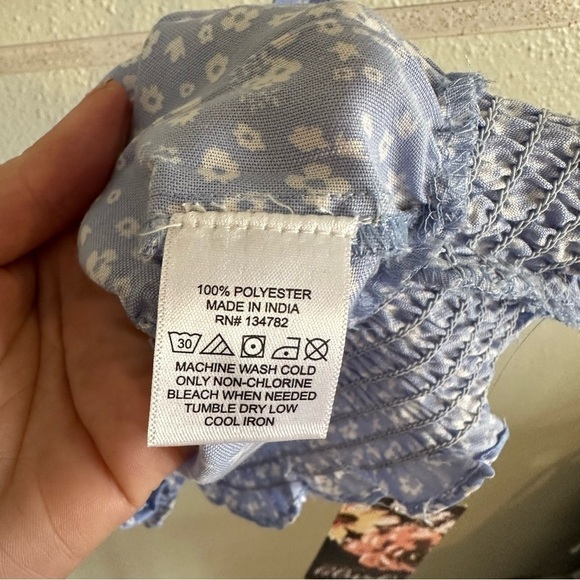 Smocked Crop Top - Picture 4 of 7